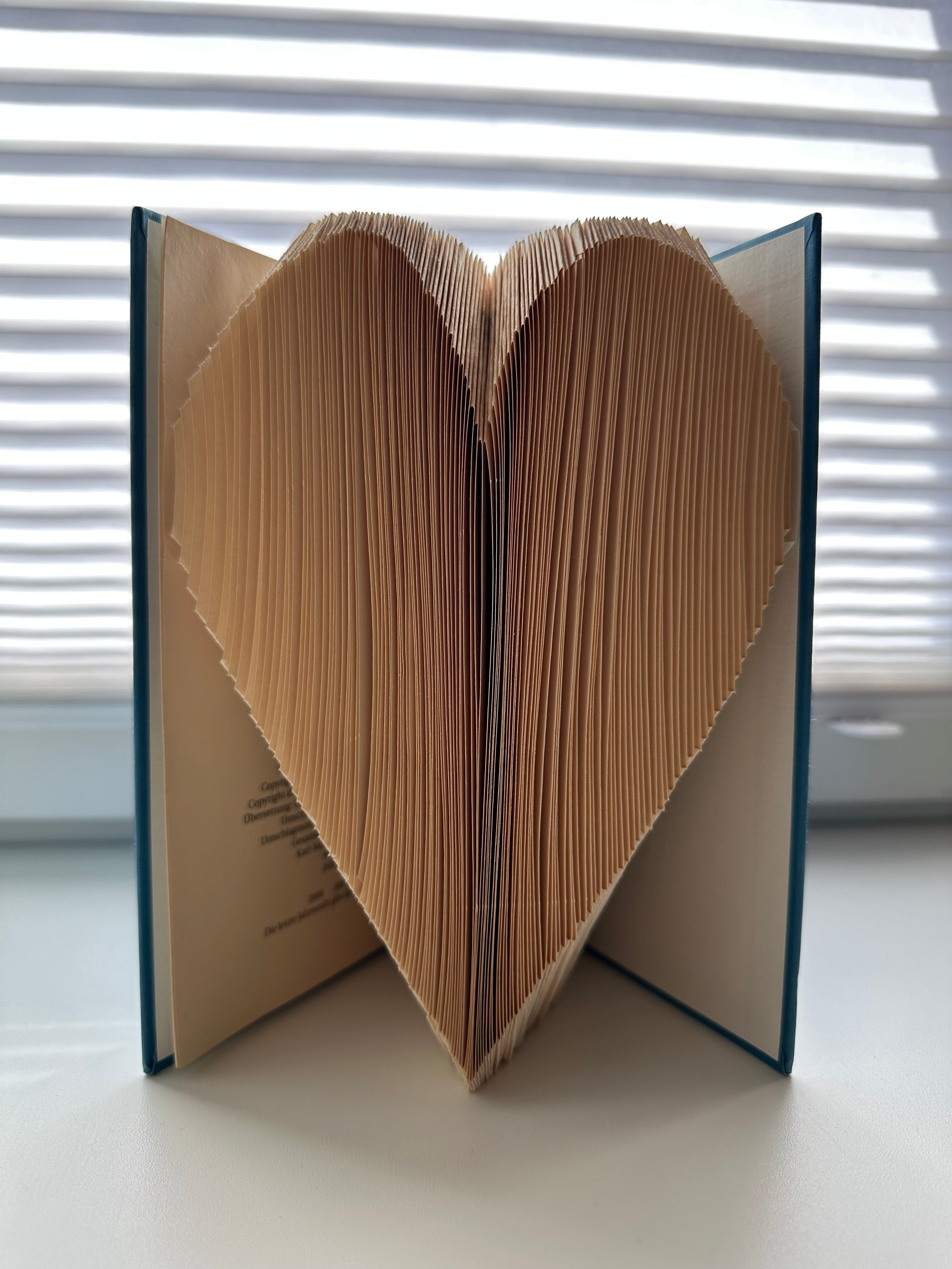 Gefaltetes Buch - Herz