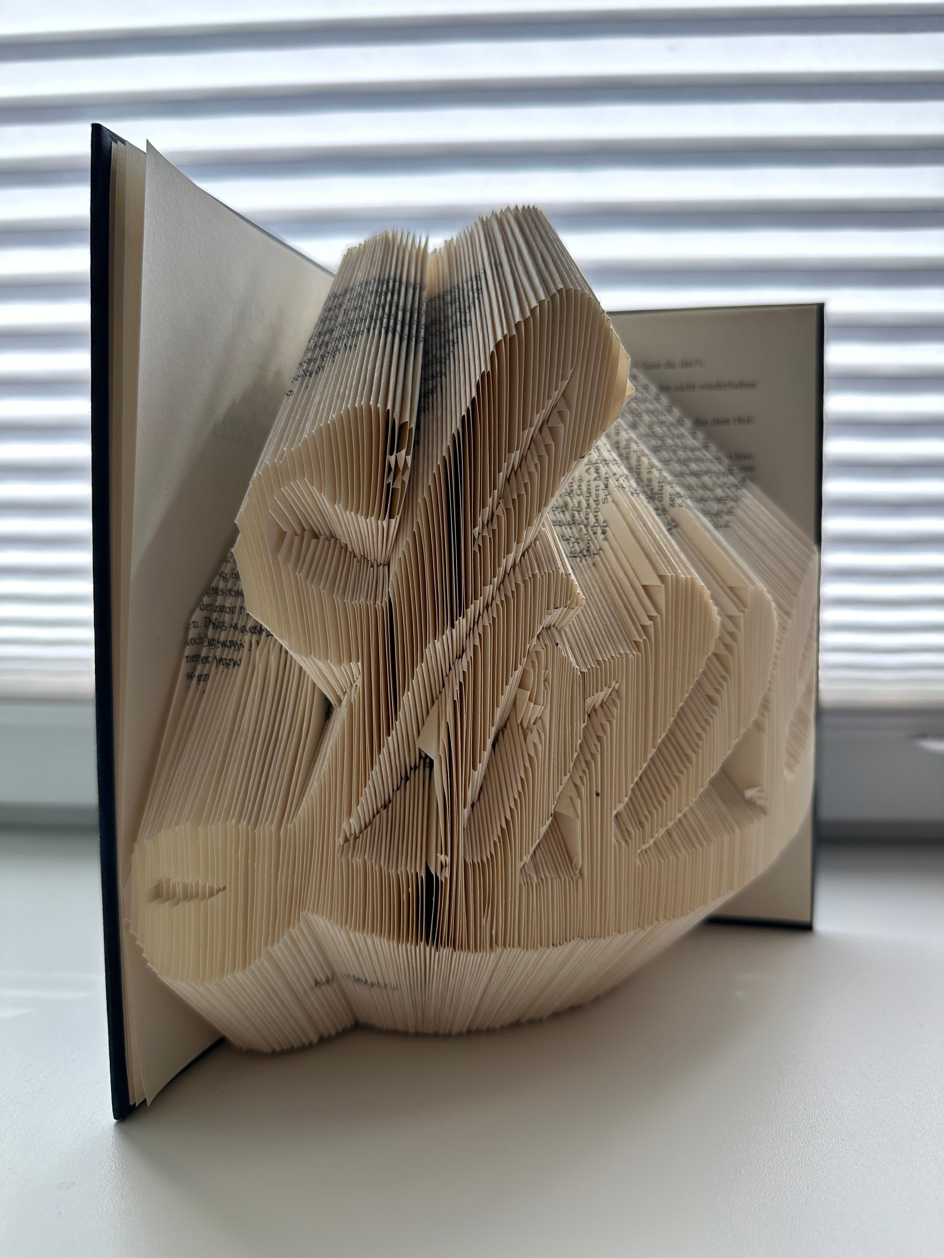 Gefaltetes Buch - Love