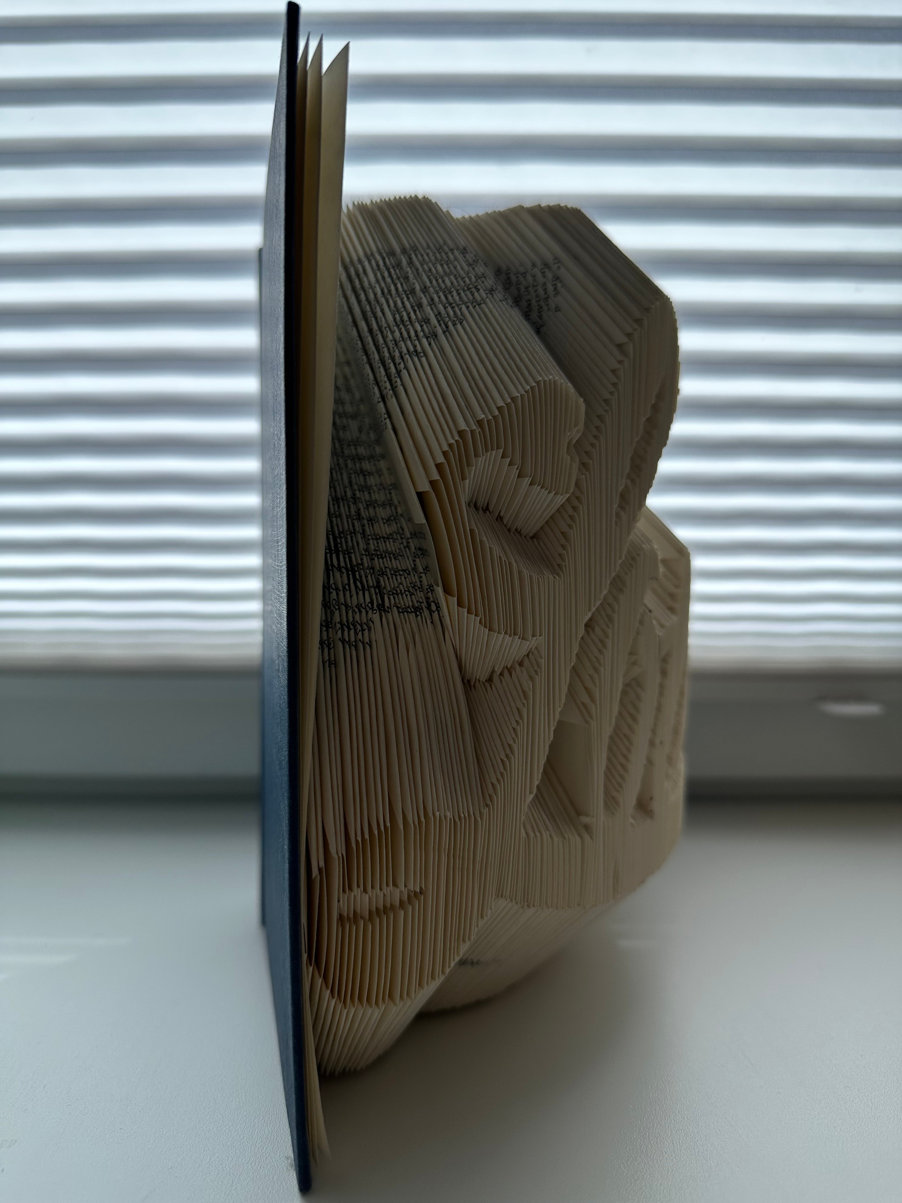 Gefaltetes Buch - Love