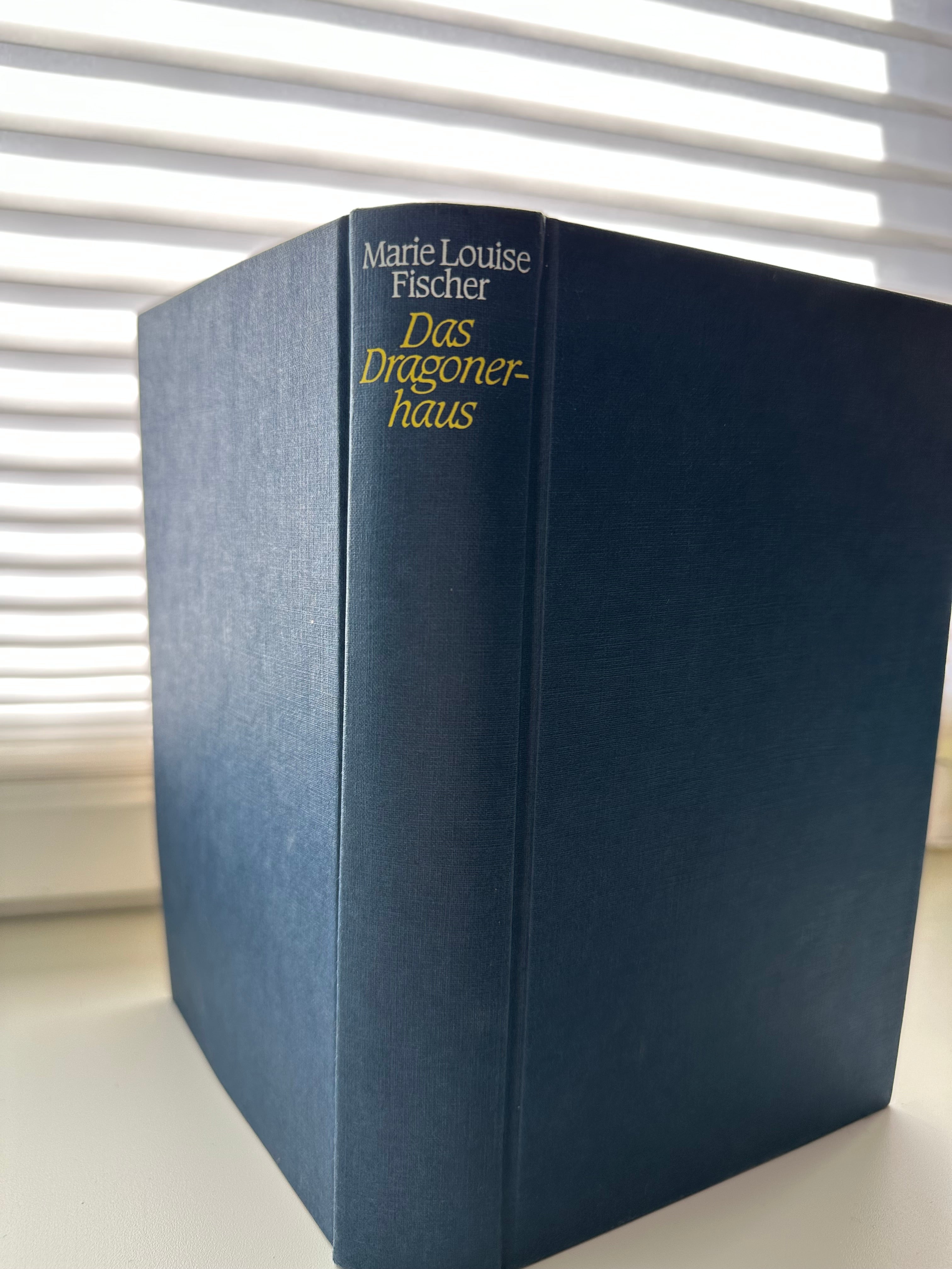 Gefaltetes Buch - Love