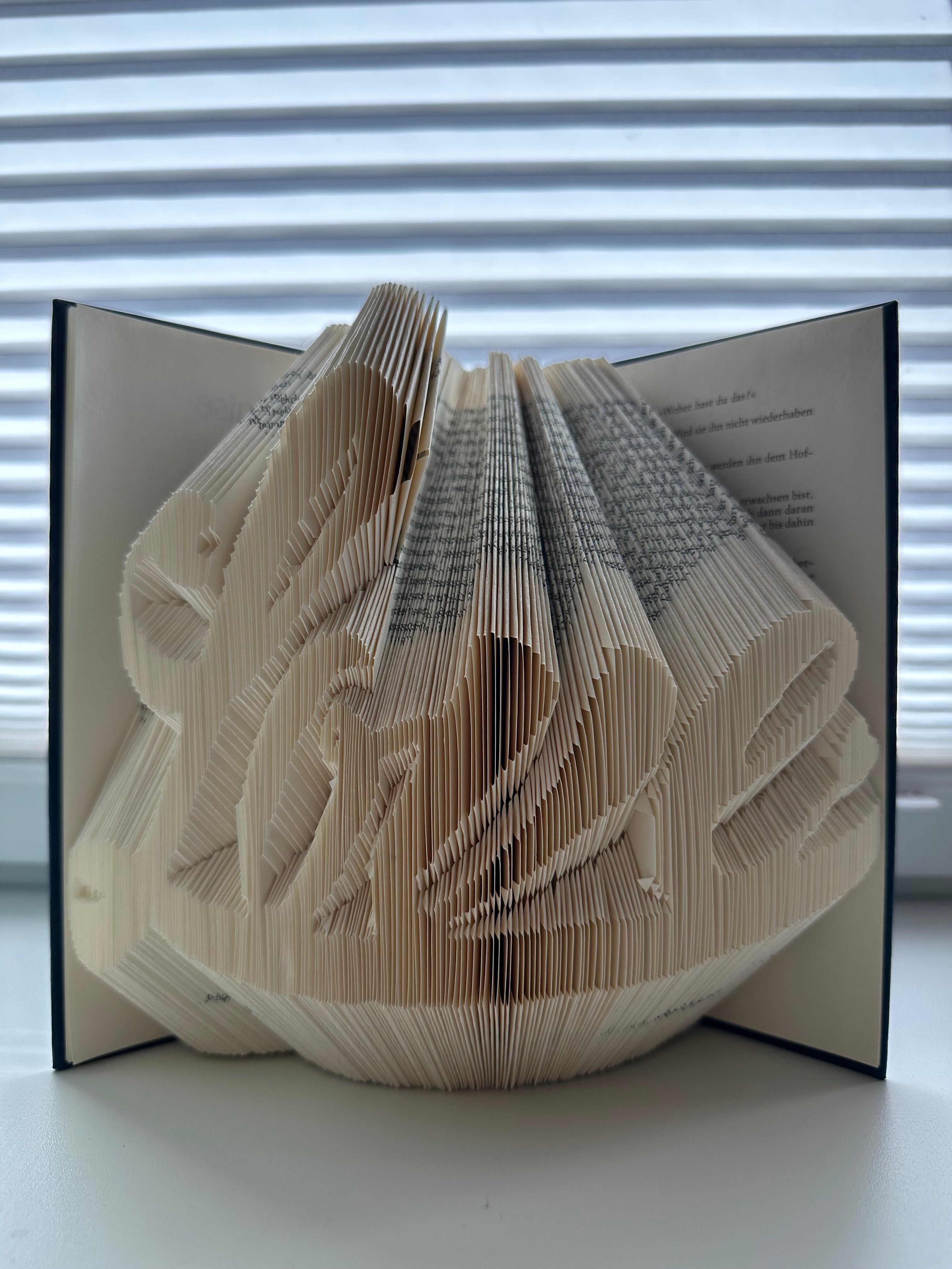 Gefaltetes Buch - Love